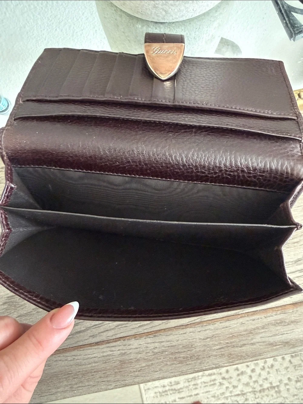 Gucci Brown Embossed Leather Wallet with Logo Clasp - Picture 7 of 12